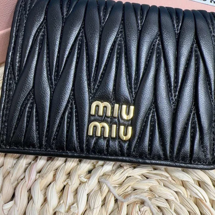 ミュウミュウ ミニ財布 レディース おしゃれ ブランド MIUMIU マテラッセ 二つ折り財布 ブラック ファスナー ウォレット