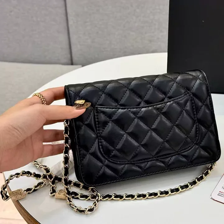 chanel チェーンウォレットブラック