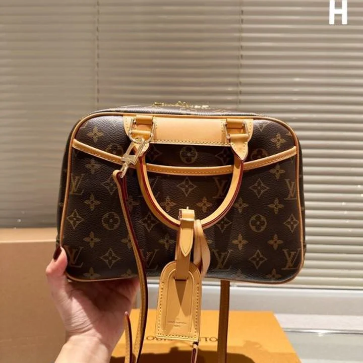 LOUIS VUITTON ドーヴィル M47270