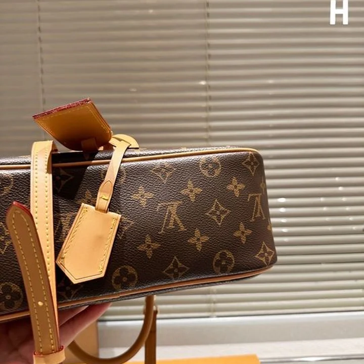 LOUIS VUITTON ドーヴィル M47270