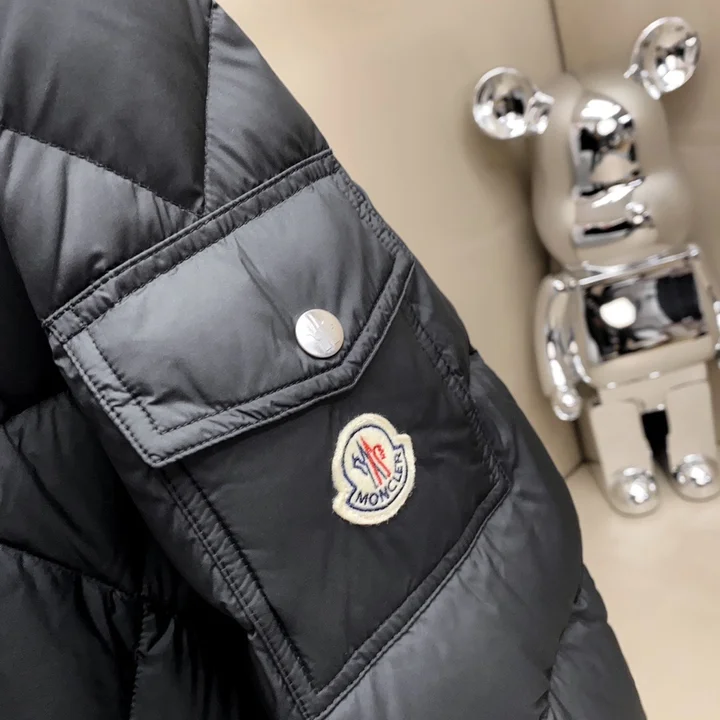 MONCLER AVEROLE ダウンジャケット