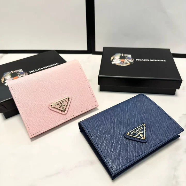 PRADA 二つ折り財布