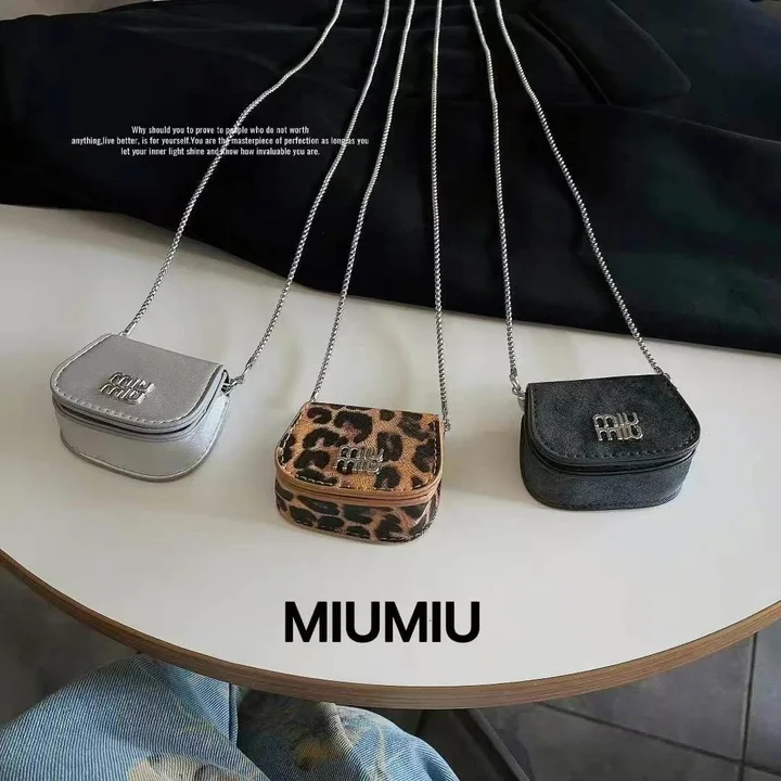 Miu Miu airpods4ケース